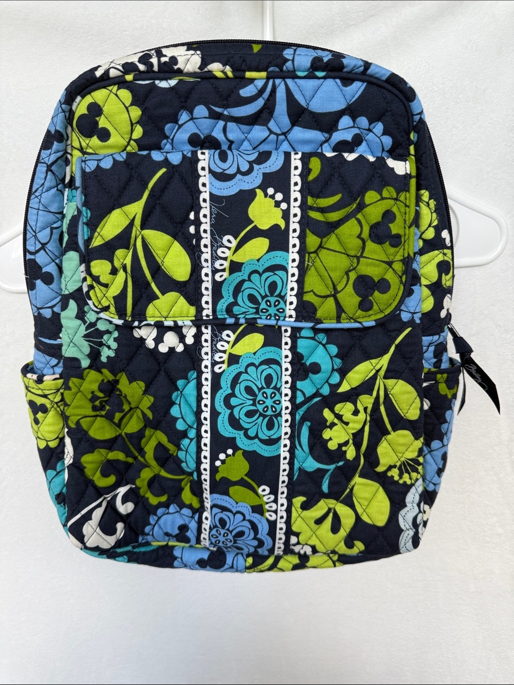 Vera Bradley : Where’s Mickey Quilted Floral Backpack in Navy, Blue & Green